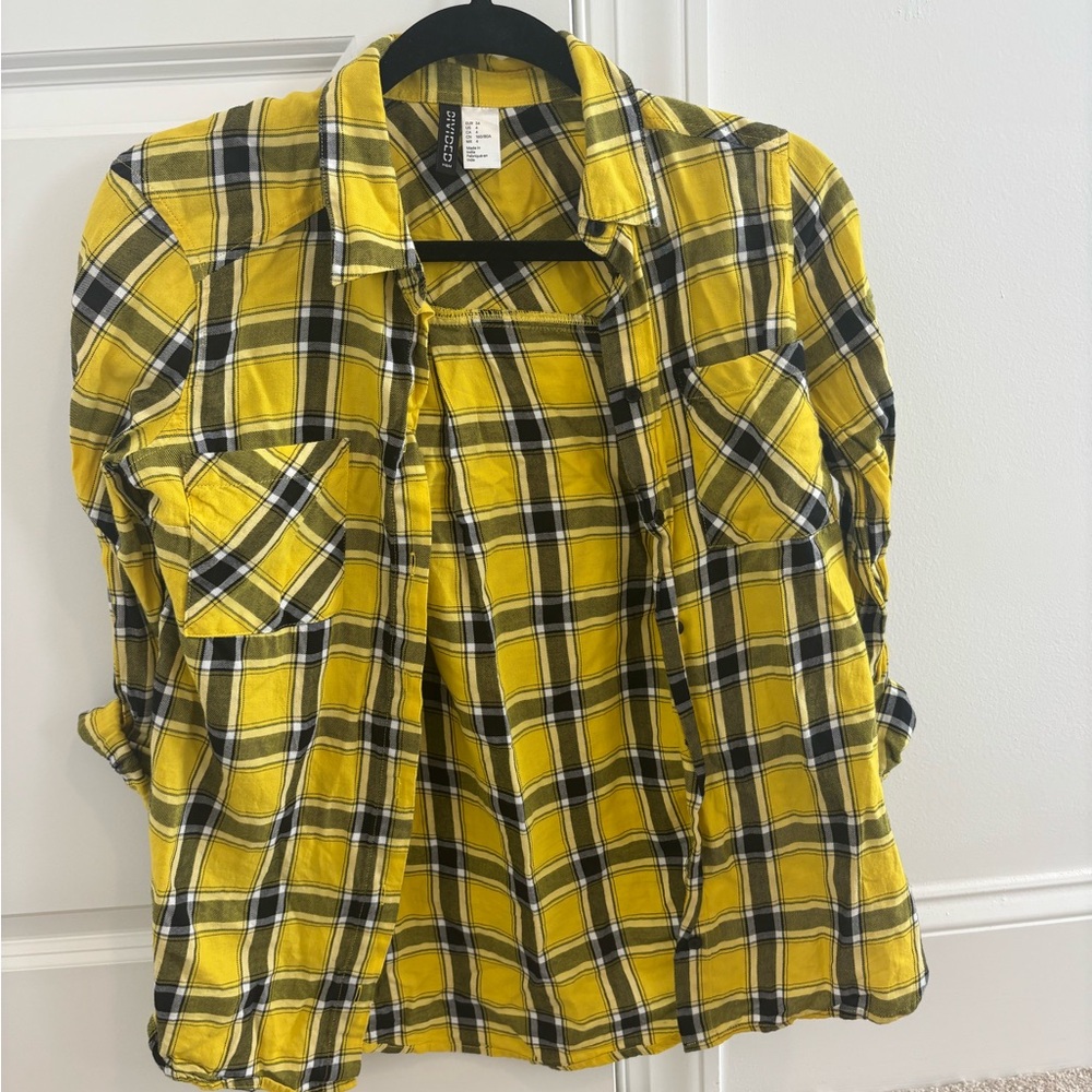 Forever 21 Yellow and Black Casual Button Down Shirt